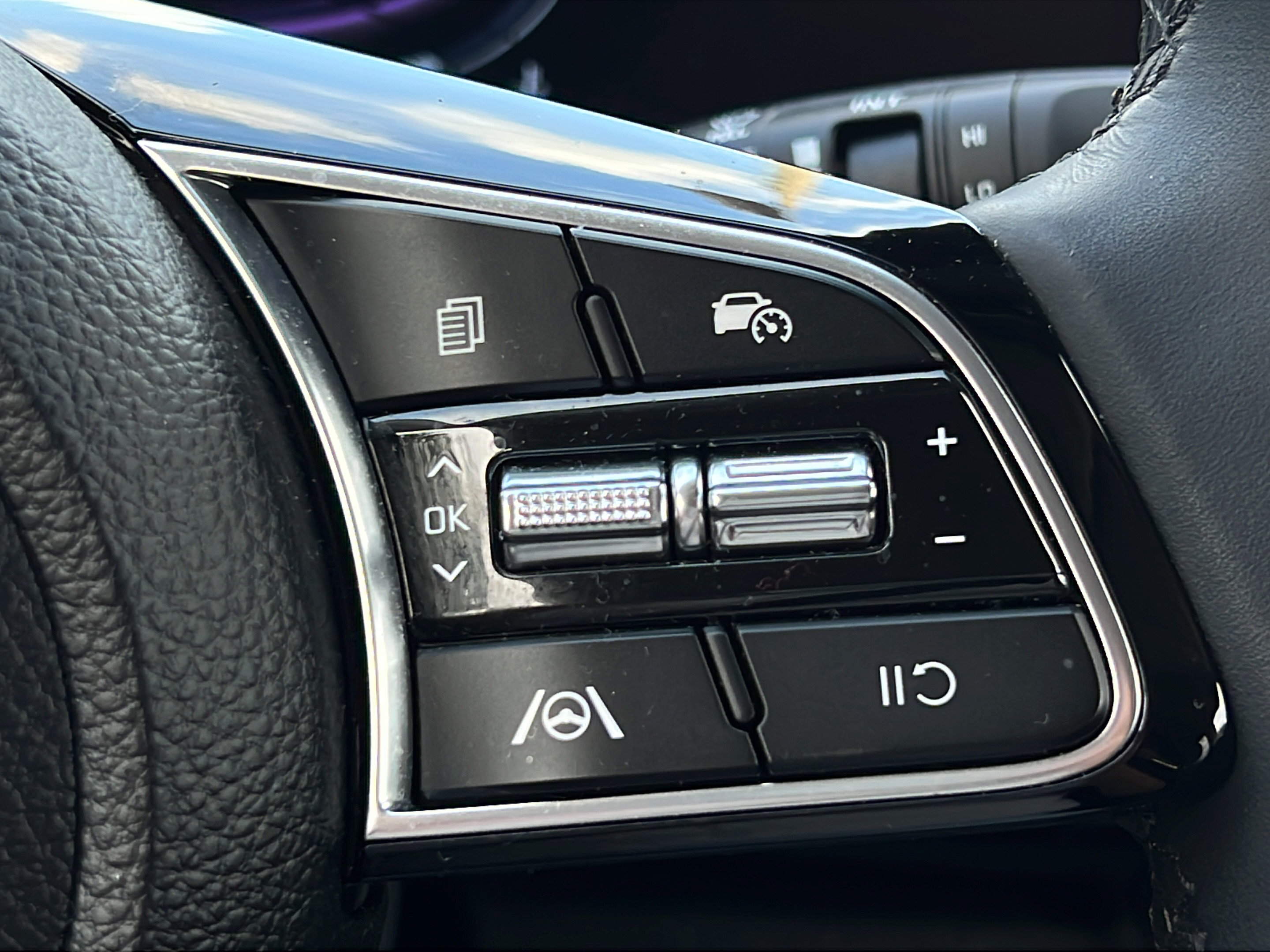 Certified 2025 Kia Seltos S AWD/4WD image 24