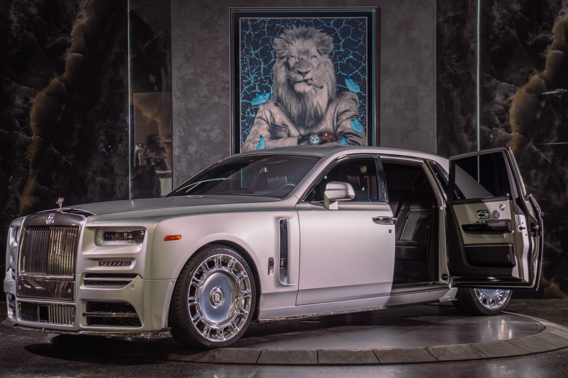 Used 2020 Rolls-Royce Phantom Sedan RWD image 1