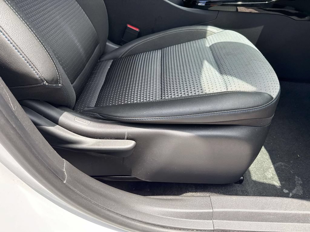 Used 2025 Chevrolet Trax LT FWD image 12