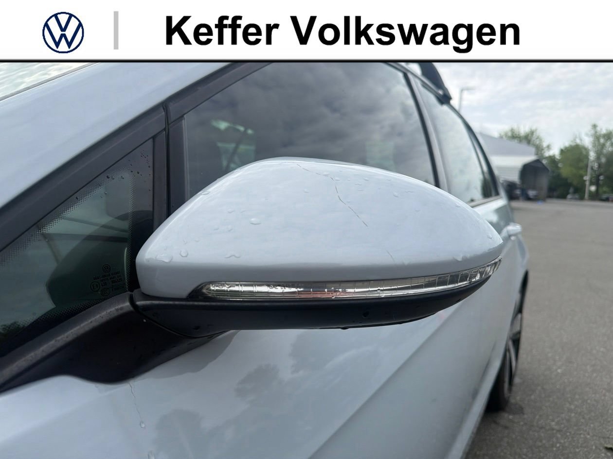 Used 2020 Volkswagen GTI SE FWD image 10
