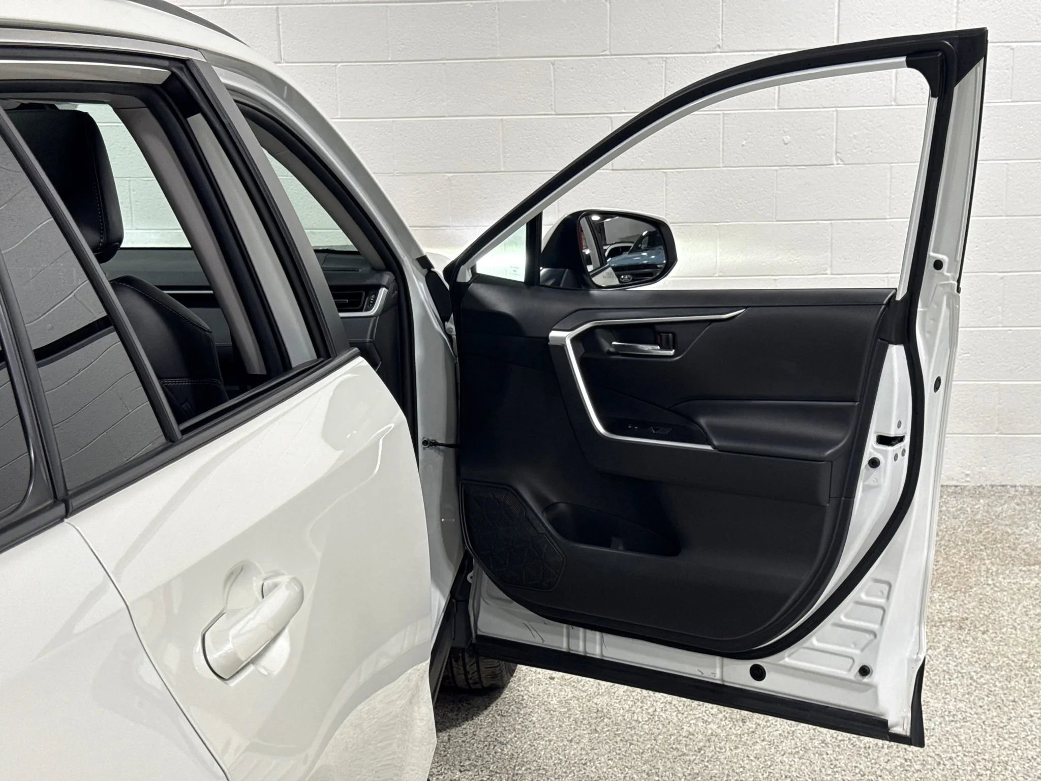 Used 2021 Toyota RAV4 XLE Premium AWD/4WD image 45