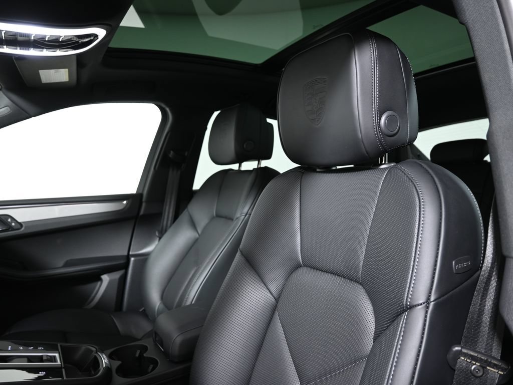 New 2026 Porsche Macan AWD/4WD image 15