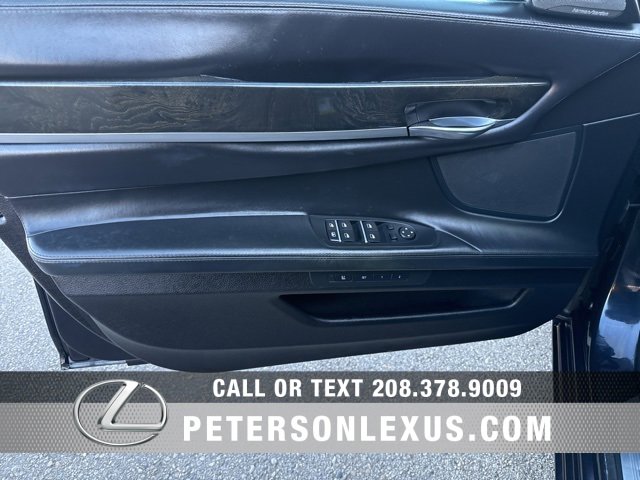 Used 2015 BMW 750i image 21