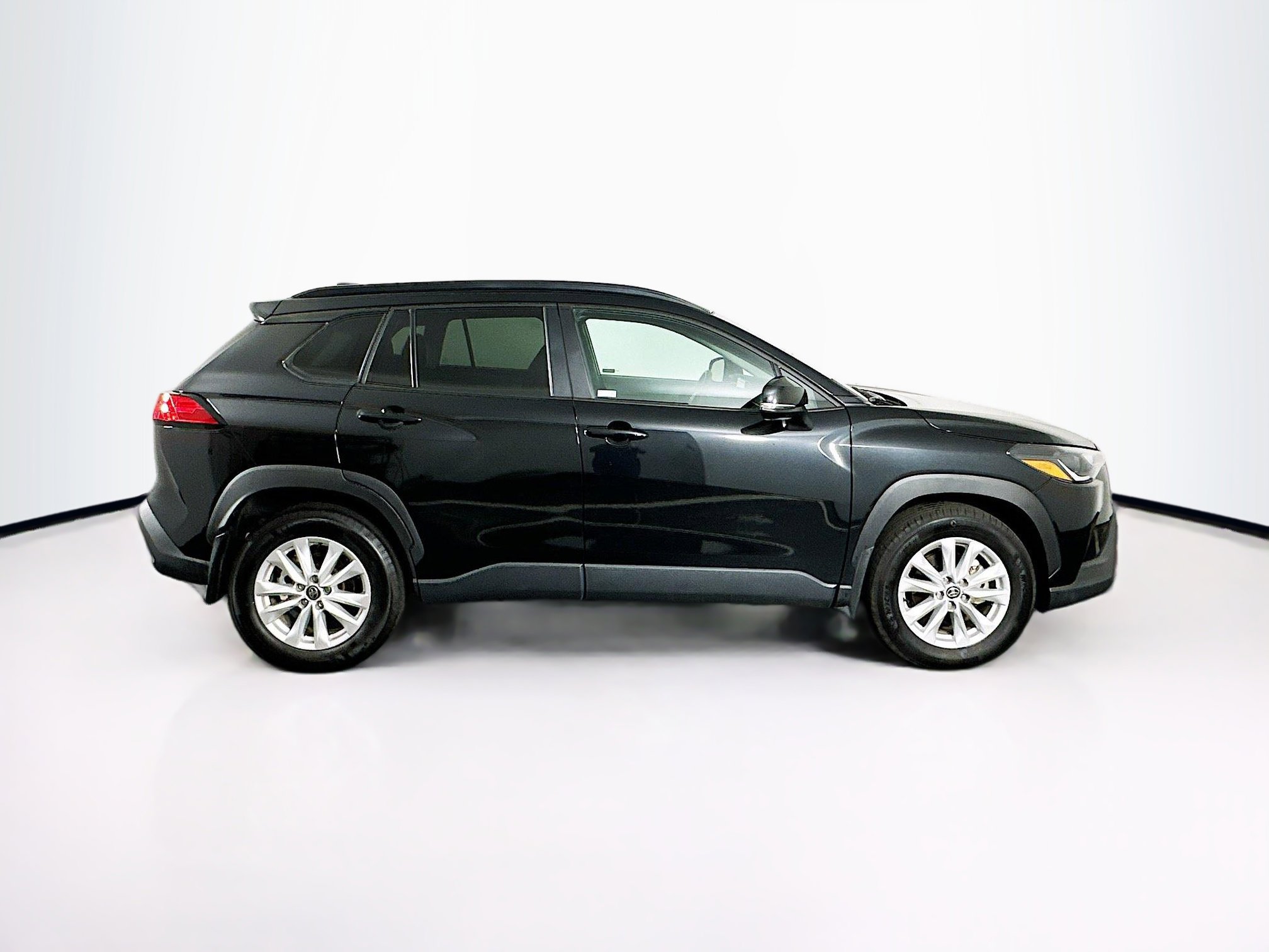 Used 2024 Toyota Corolla Cross LE image 10