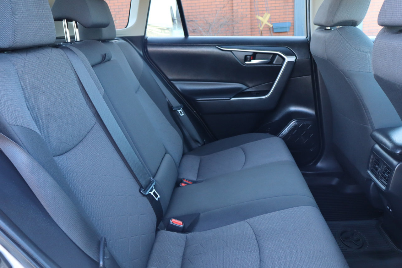 Used 2022 Toyota RAV4 XLE image 22