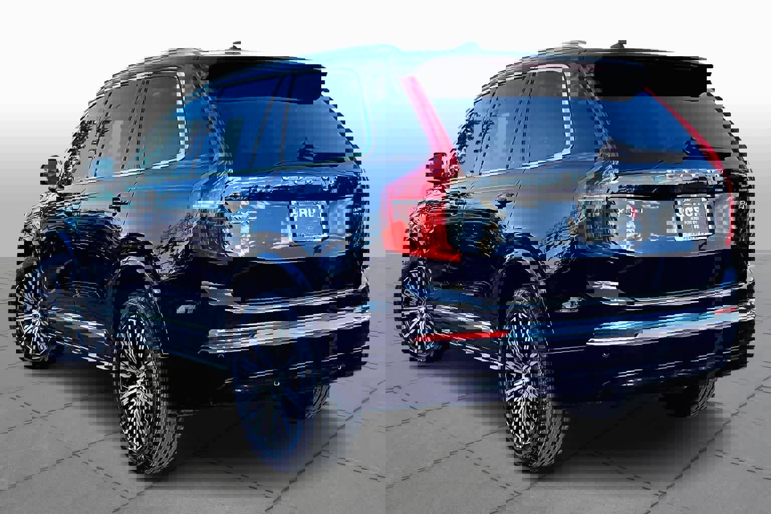 Certified 2024 Volvo XC90 B6 Plus image 11