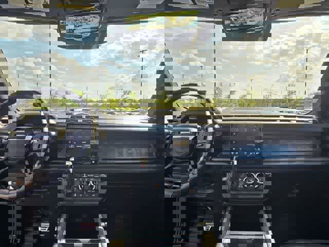 Used 2025 Land Rover Defender 110 V8 image 19