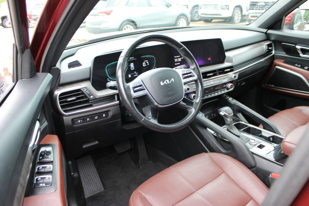 Used 2023 Kia Telluride EX w/ EX Captain's Chair Package AWD/4WD image 12