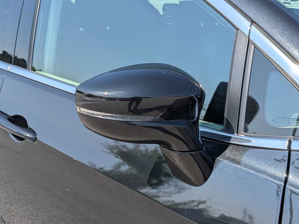 Used 2024 Chrysler Pacifica Touring-L FWD image 12