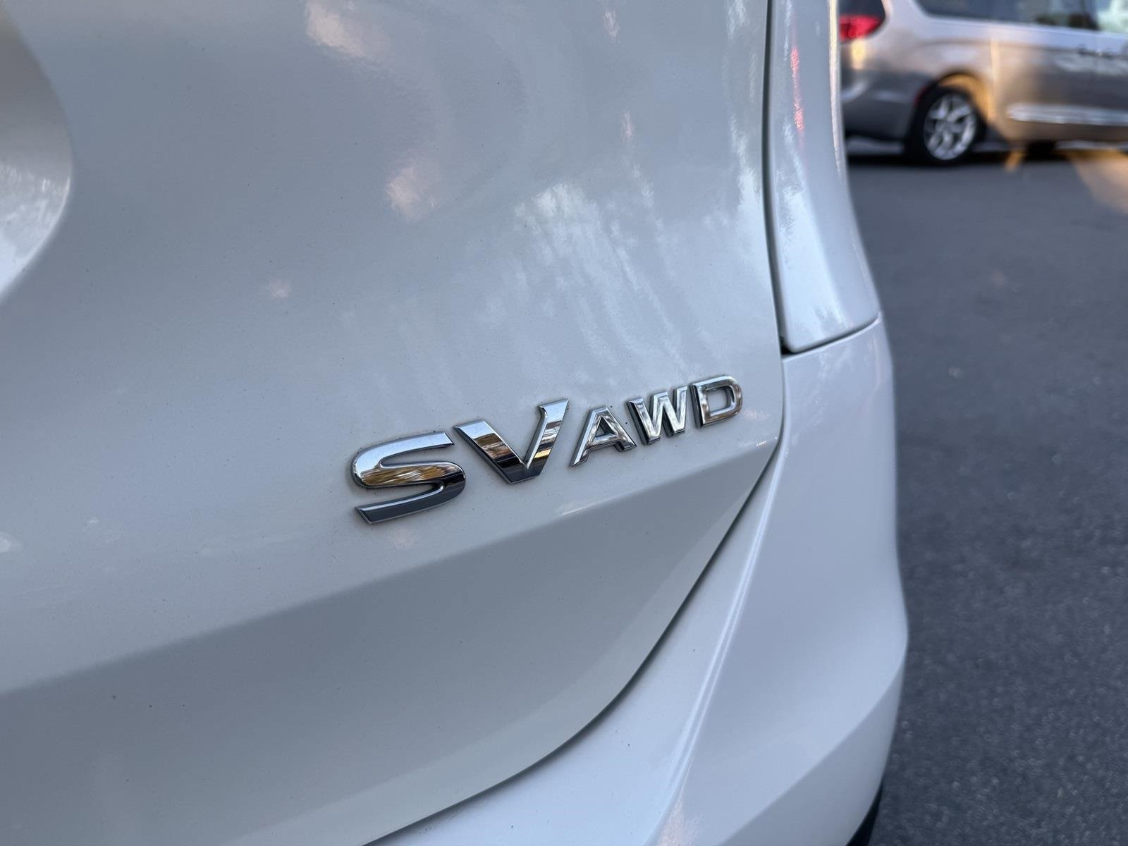 Used 2016 Nissan Rogue SV w/ SV Premium Package image 12