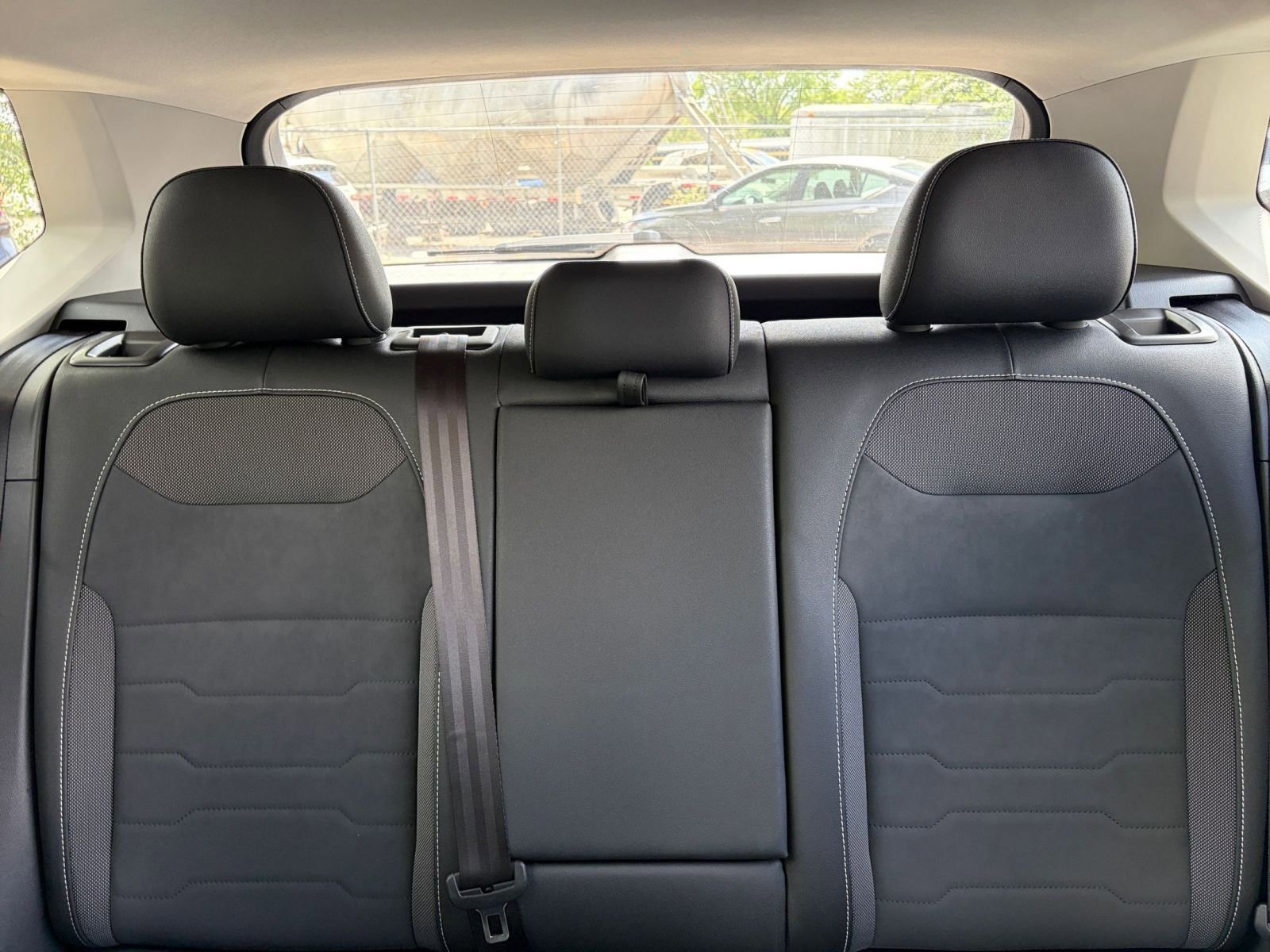 Used 2025 Volkswagen Taos SE image 37