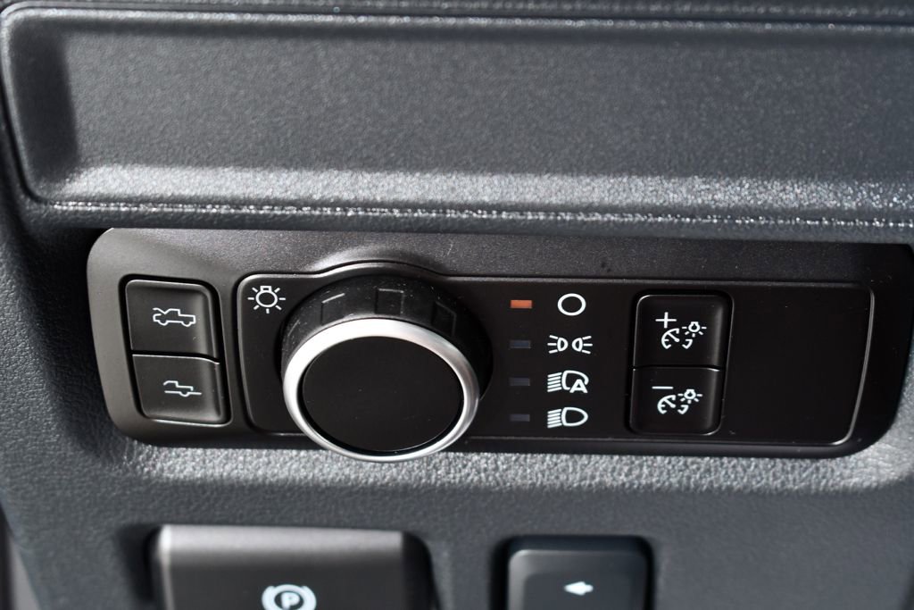 Used 2025 Ford F150 Lightning Platinum AWD/4WD image 32