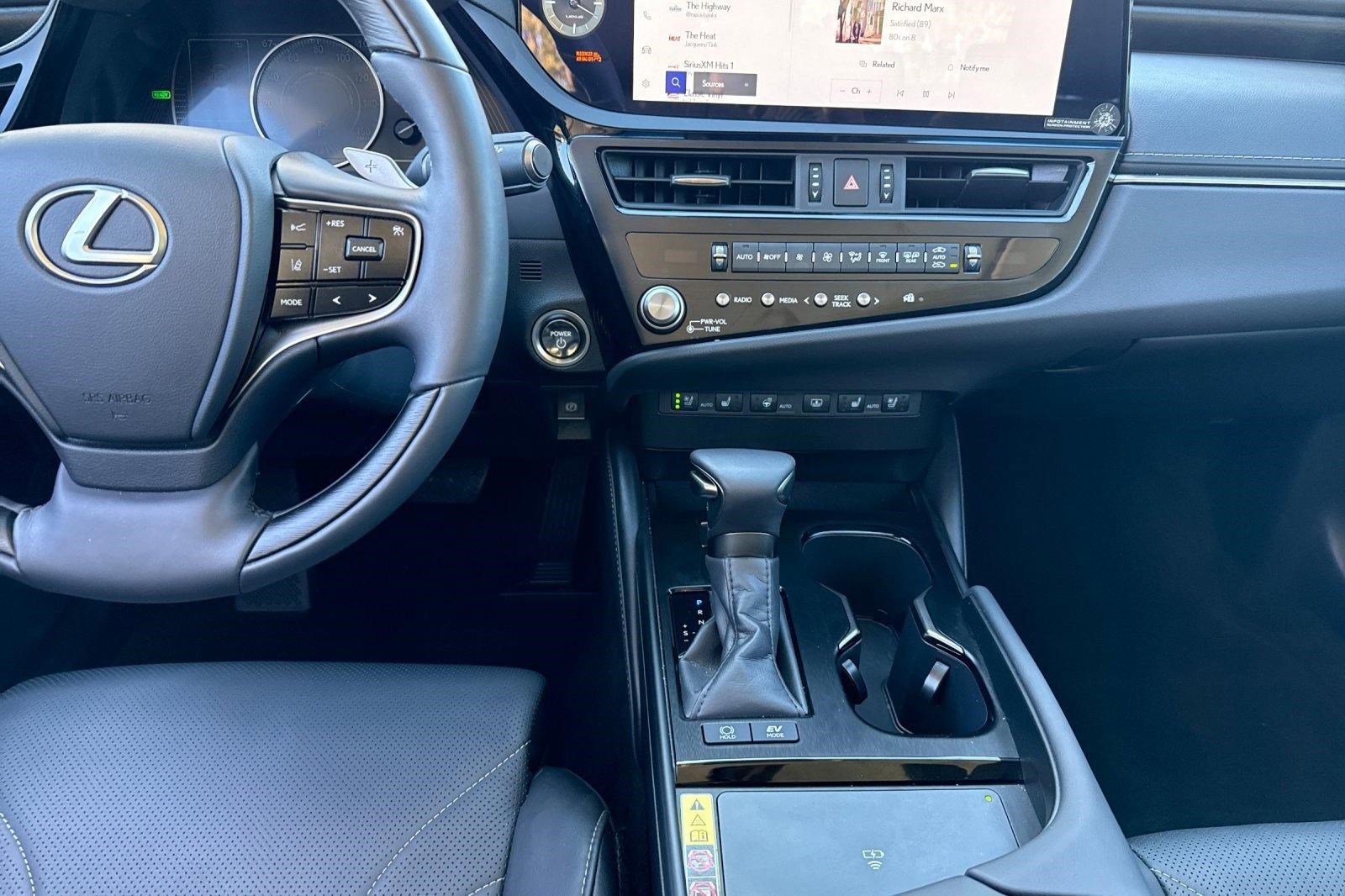 Used 2025 Lexus ES 300h w/ Luxury Package image 28