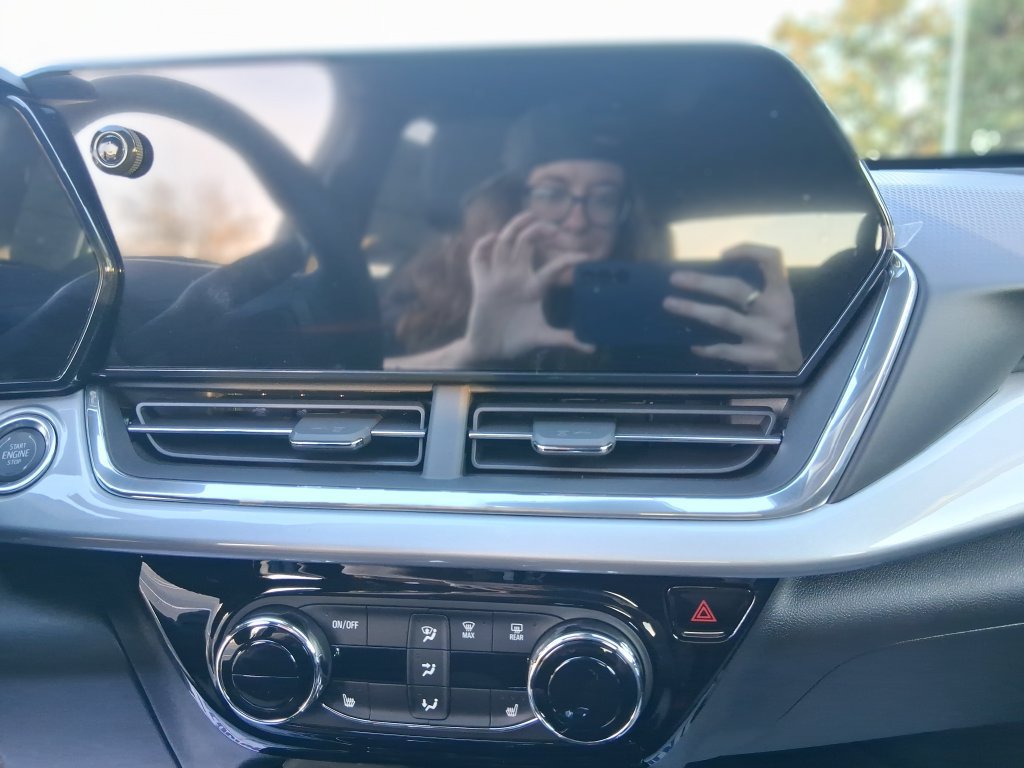 New 2026 Chevrolet Trax LT w/ Sunroof Package FWD image 25