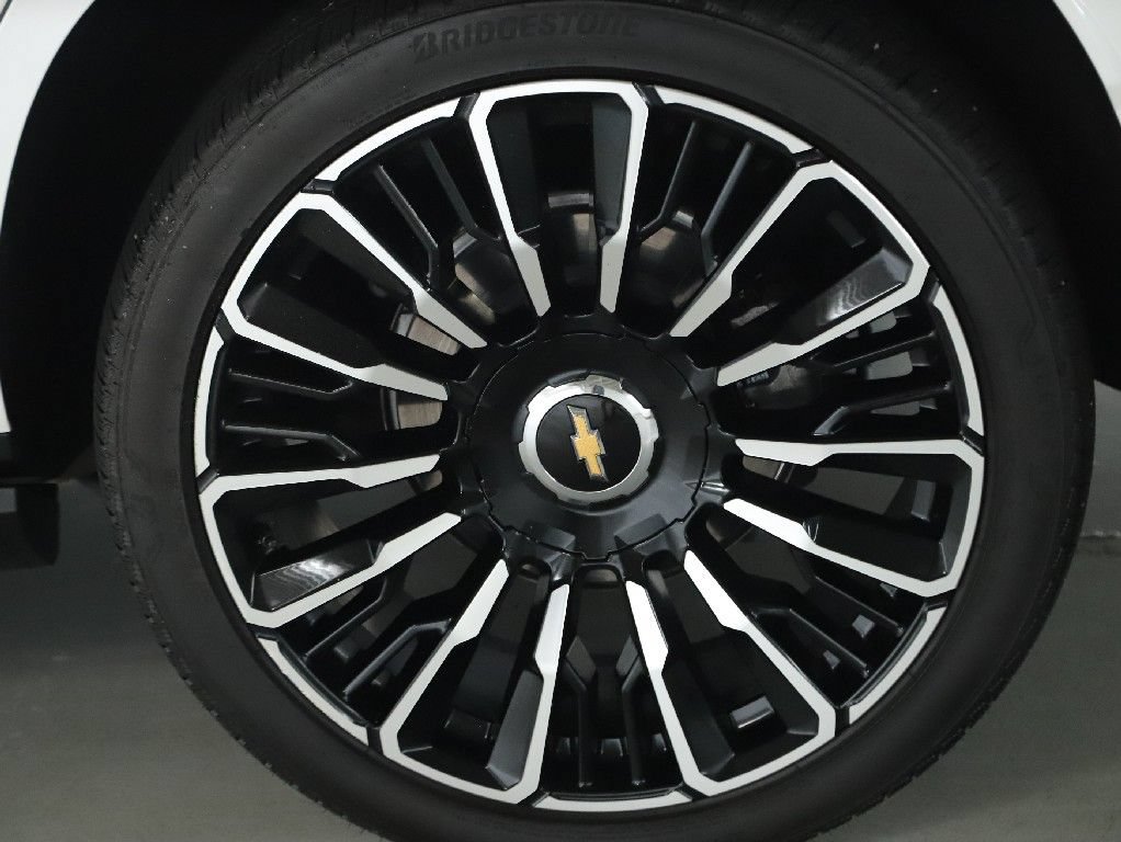 Used 2025 Chevrolet Tahoe High Country AWD/4WD image 43