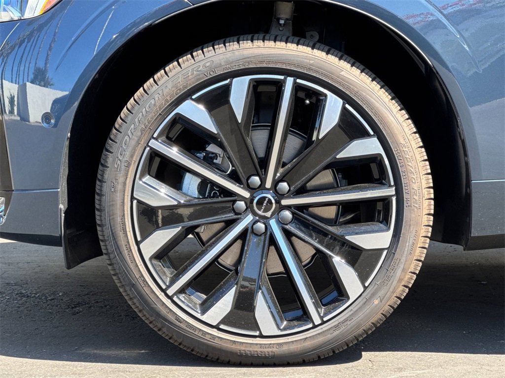 New 2026 Volvo XC60 B5 Ultra w/ Protection Package Premier image 25