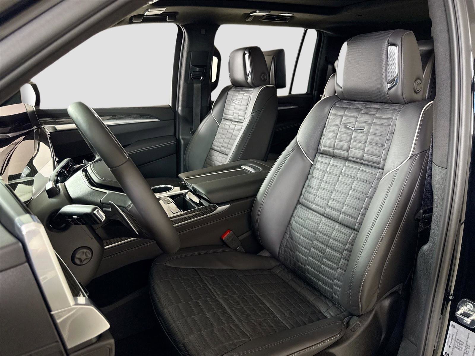 Used 2025 Cadillac Escalade ESV V w/ LPO, ONYX Package AWD/4WD image 14