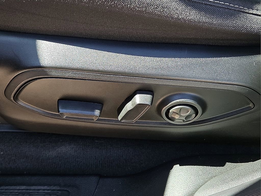 Used 2023 Jeep Grand Cherokee Laredo image 19