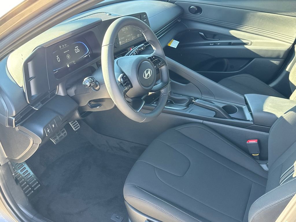 New 2025 Hyundai Elantra Sport image 9