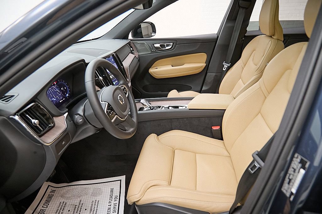 Certified 2025 Volvo XC60 B5 Ultra image 18