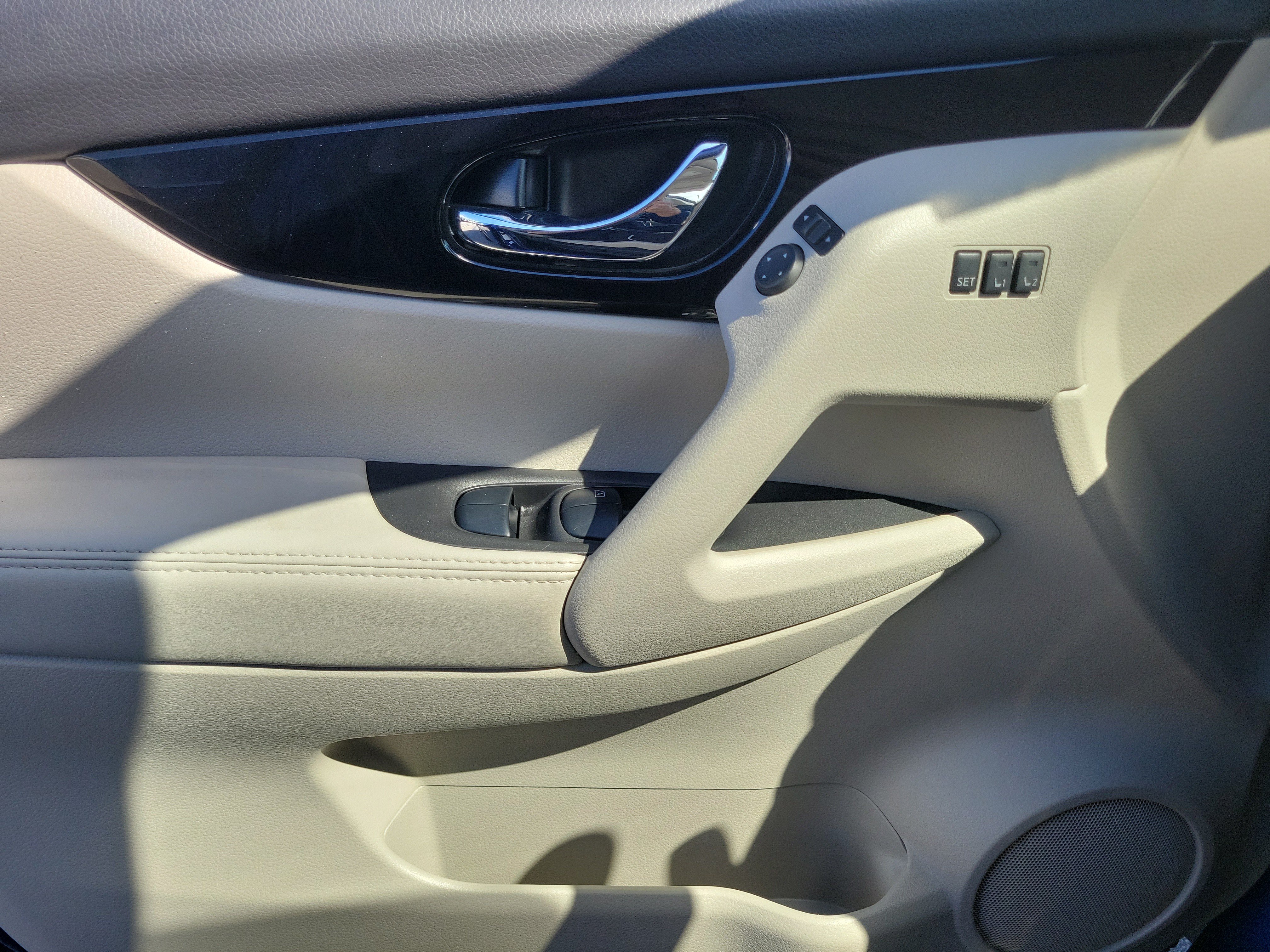 Used 2021 Nissan Rogue Sport SL w/ Premium Package FWD image 33