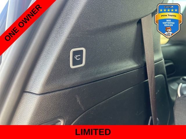 Used 2025 Chrysler Pacifica Limited image 18