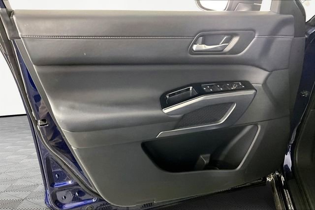 Used 2025 Nissan Pathfinder SL image 18