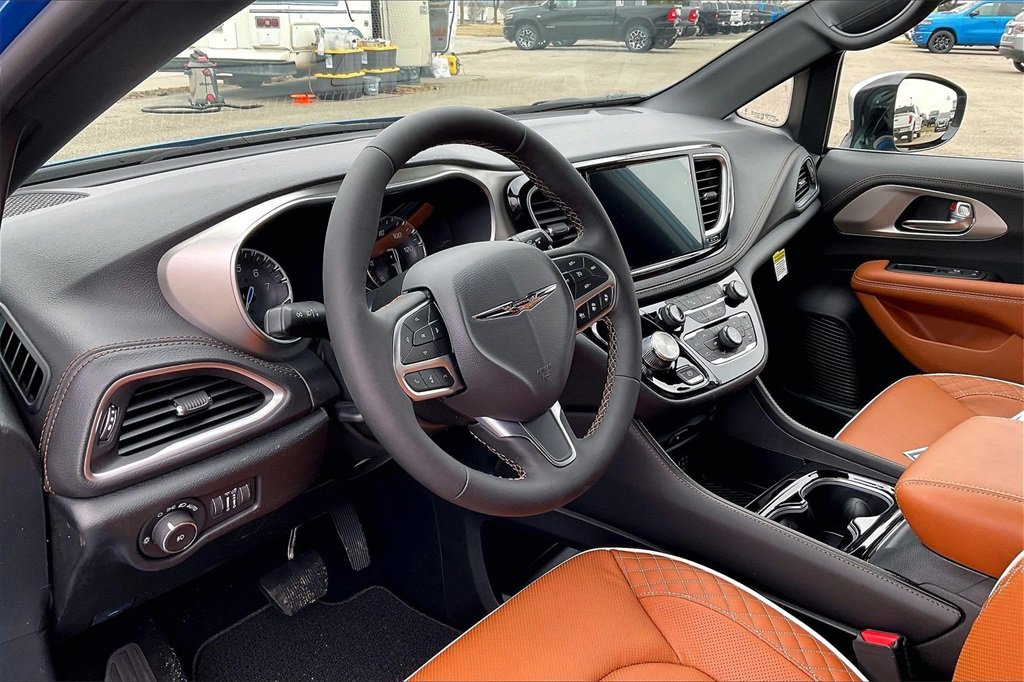 New 2026 Chrysler Pacifica Pinnacle w/ Trailer Tow Group image 6