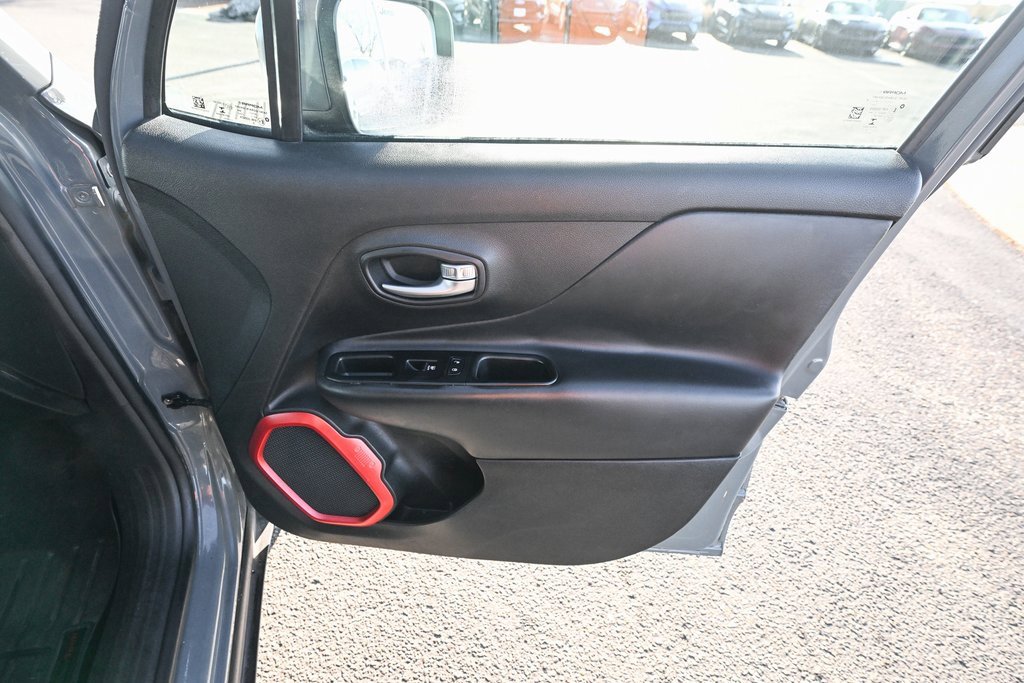 Used 2015 Jeep Renegade Trailhawk image 23