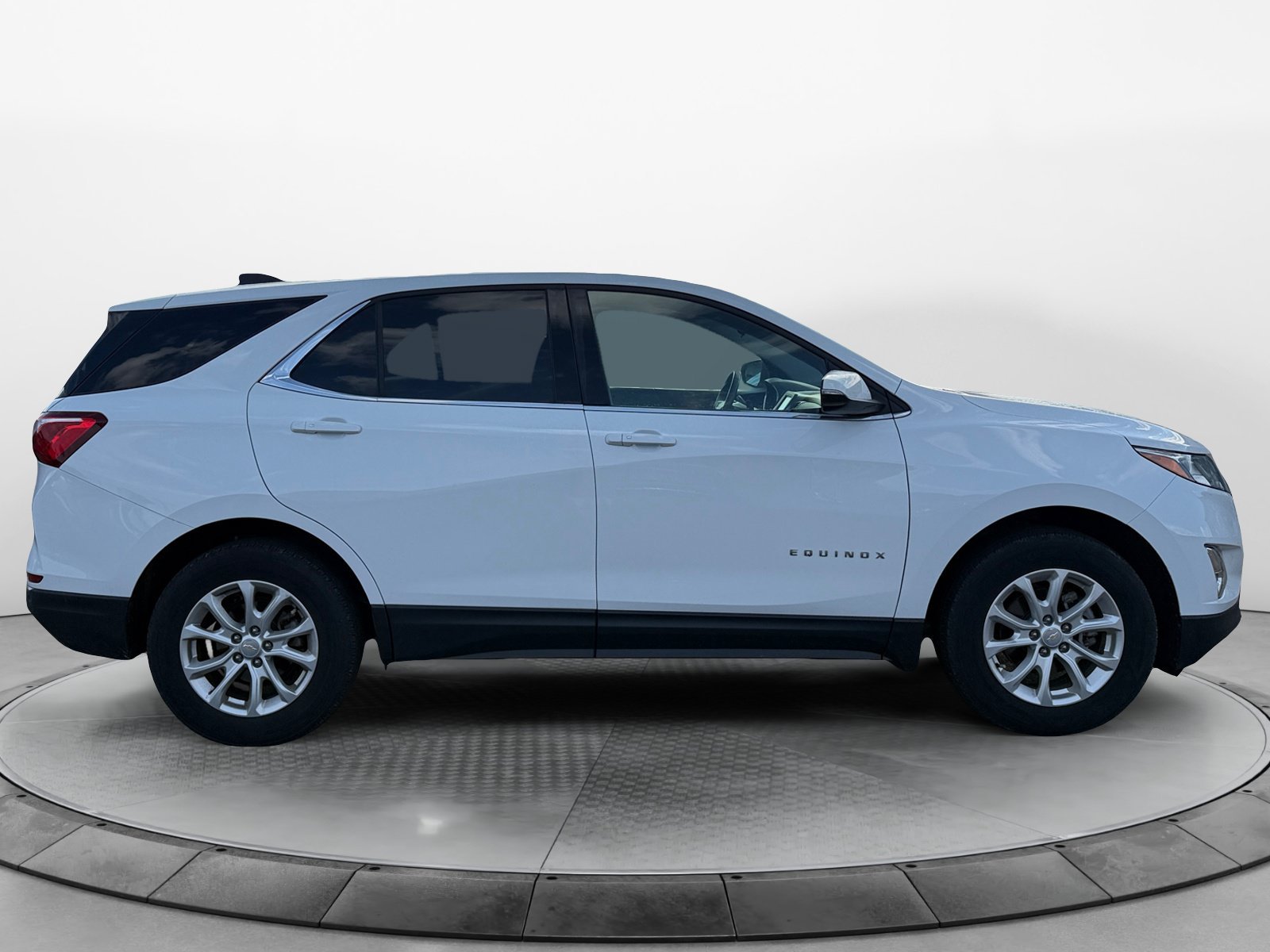 Used 2018 Chevrolet Equinox LT AWD/4WD image 2