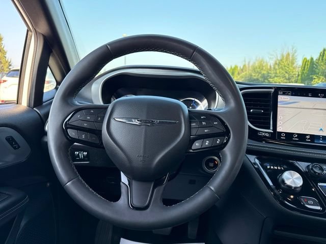 Used 2024 Chrysler Pacifica Limited FWD image 30