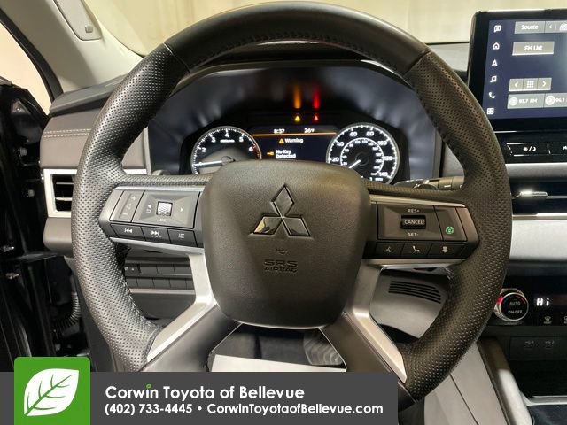 Used 2025 Mitsubishi Outlander SE image 14