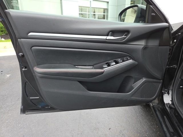 Used 2024 Nissan Altima 2.5 SR FWD image 11