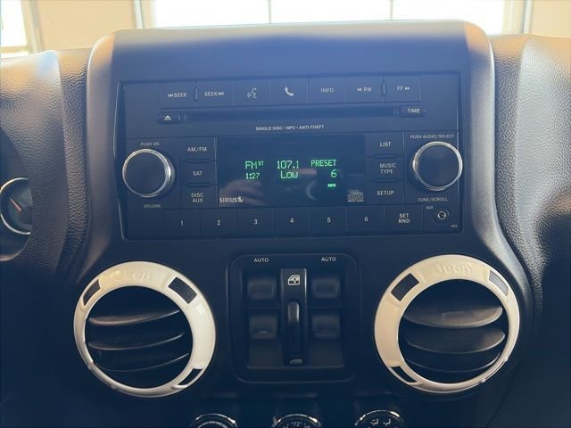 Used 2014 Jeep Wrangler Unlimited Sahara image 22