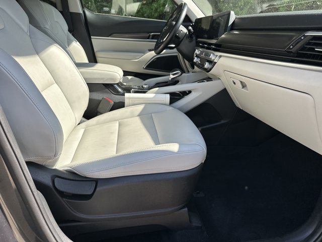Certified 2024 Kia Telluride S w/ S Sunroof Package AWD/4WD image 16