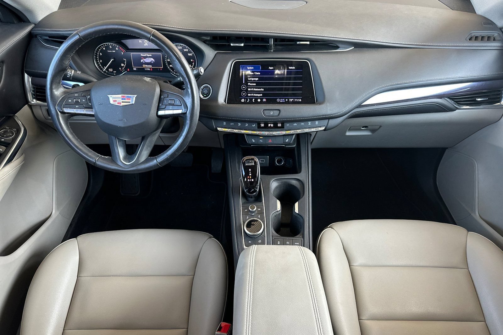 Used 2022 Cadillac XT4 Luxury w/ Cold Weather Package FWD image 16