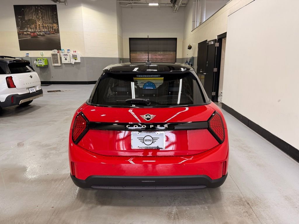 Used 2026 MINI Cooper 4-Door Hardtop FWD image 4