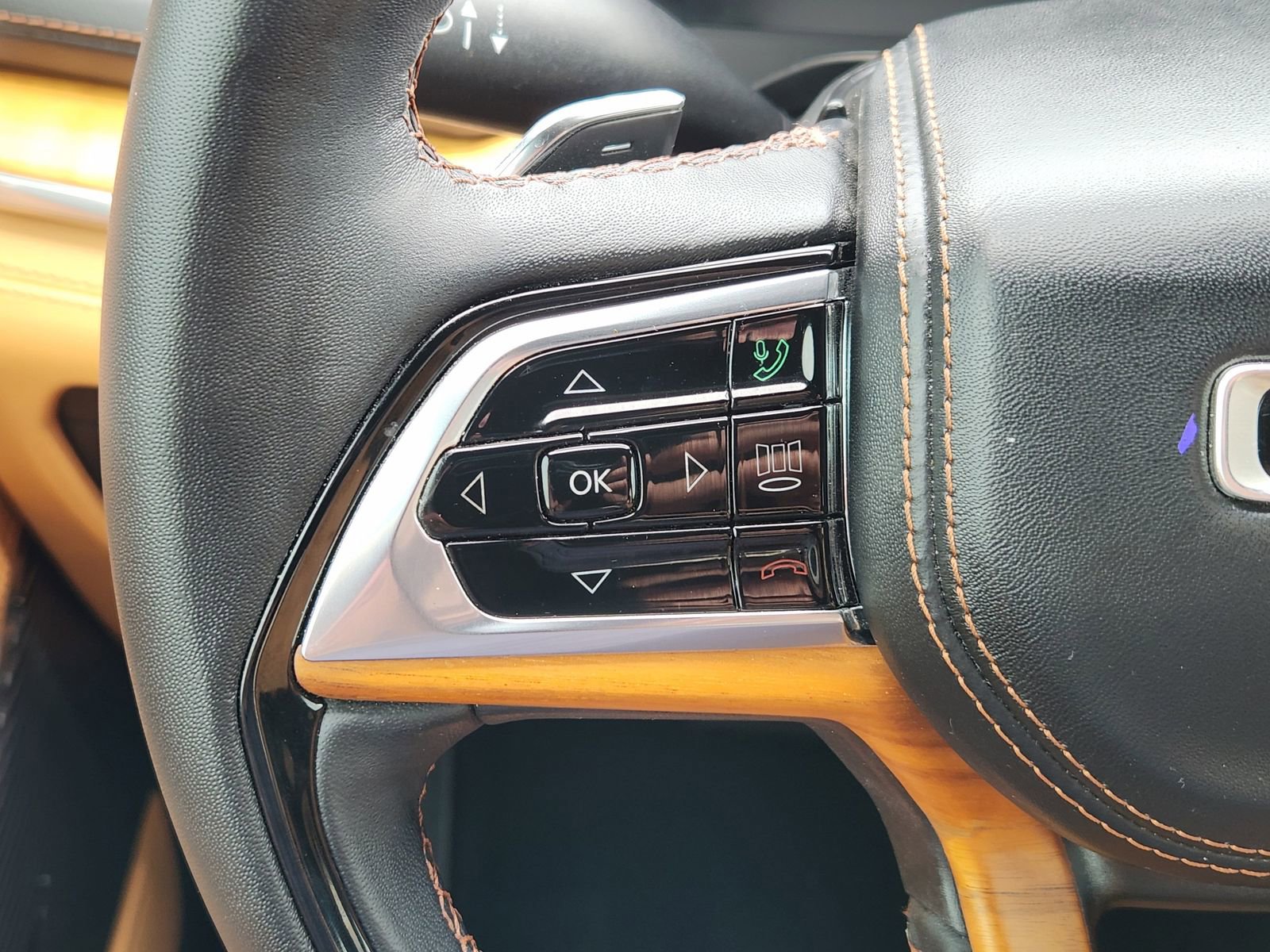 Used 2023 Jeep Grand Cherokee L Summit AWD/4WD image 39