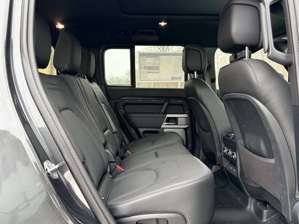 Used 2024 Land Rover Defender 130 S image 17