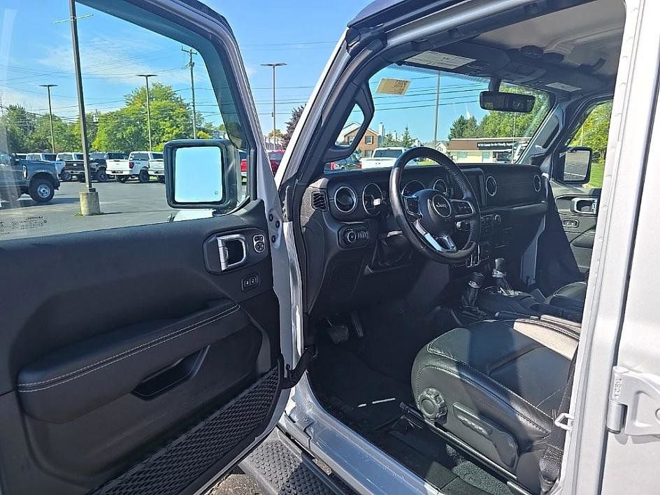 Used 2022 Jeep Wrangler Unlimited Sahara w/ Dual Top Group image 9