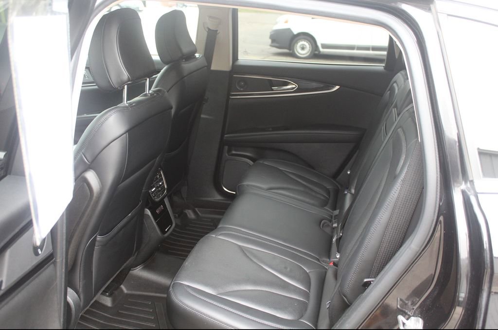 Used 2021 Lincoln Nautilus Reserve w/ Equipment Group 201A image 16