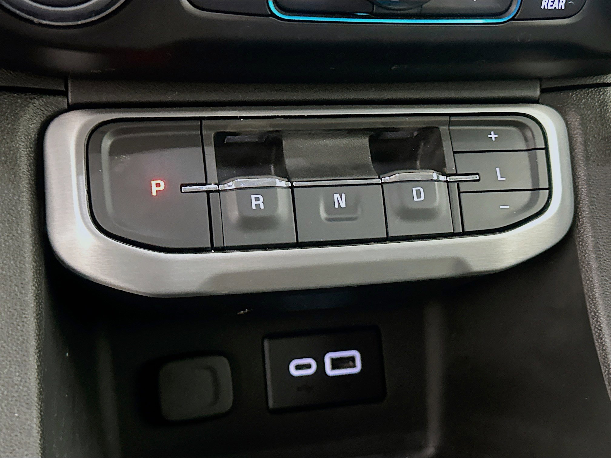 Used 2023 GMC Acadia SLE w/ Driver Convenience Package image 25