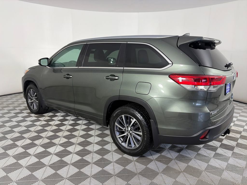 Used 2017 Toyota Highlander XLE w/ Carpet Mat Package AWD/4WD image 5