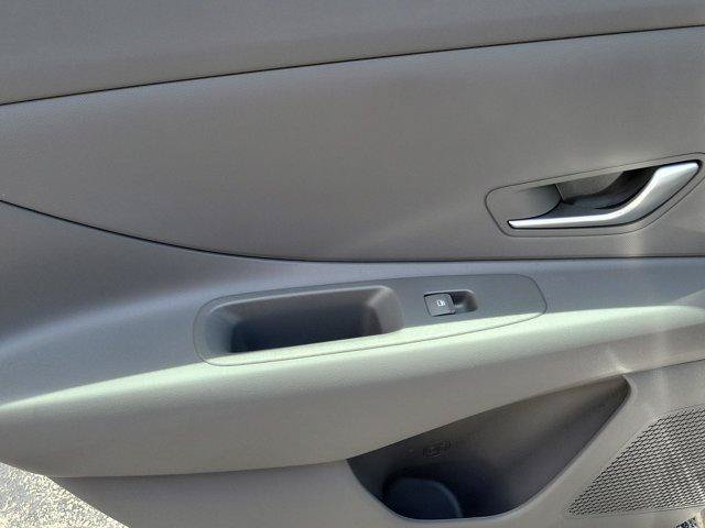 Used 2024 Hyundai Elantra Blue FWD image 12