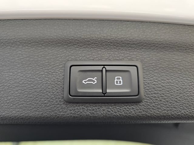 Certified 2025 Audi Q3 2.0T Premium w/ Convenience Plus Package AWD/4WD image 33