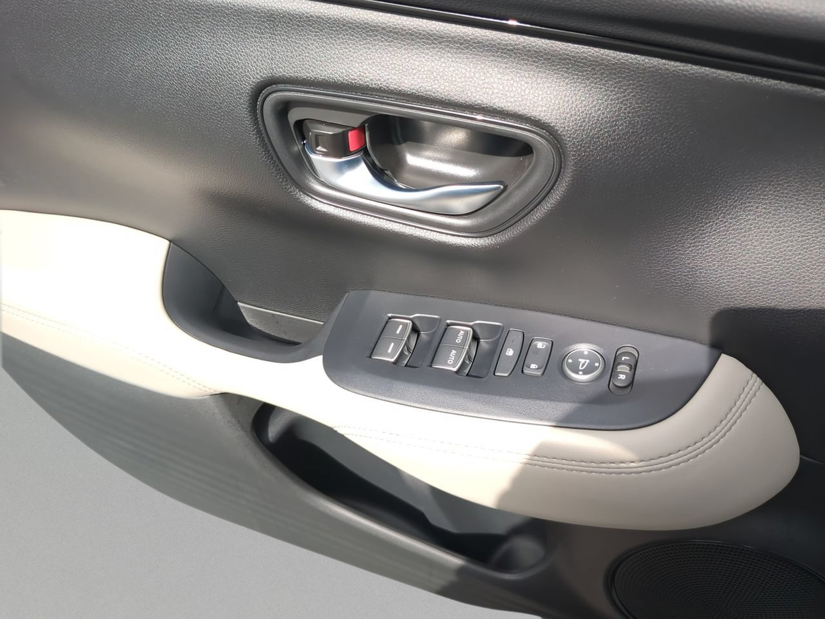 New 2027 Honda HR-V EX-L image 17