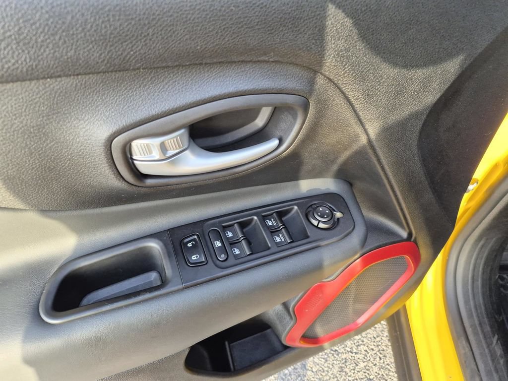 Used 2023 Jeep Renegade Trailhawk AWD/4WD image 15