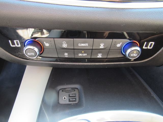 Certified 2020 Buick Enclave Essence w/ Sound and Sites Package AWD/4WD image 18