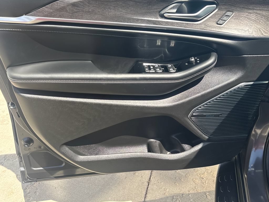Used 2022 Jeep Grand Cherokee Overland AWD/4WD image 11