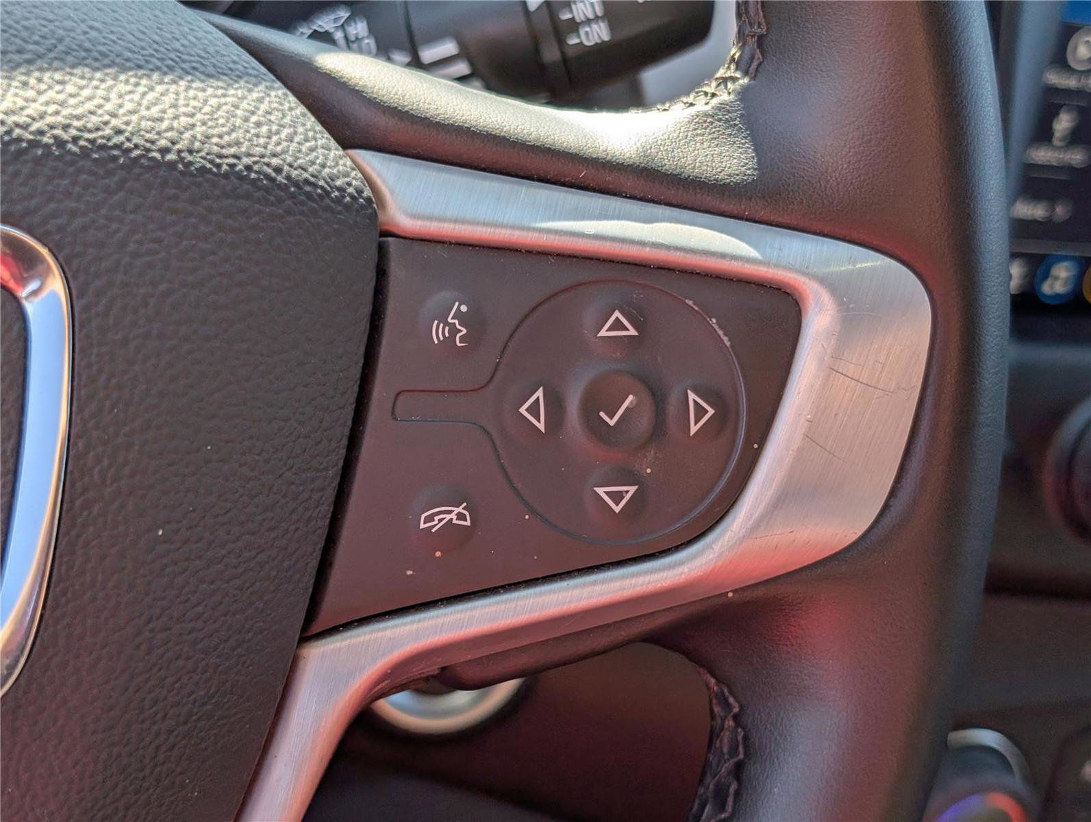 Used 2023 GMC Terrain SLT image 24